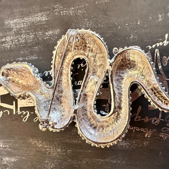 Vintage Bebe brooch. Goth, regency, vamp, glam, whimsy goth - Picture 6 of 6